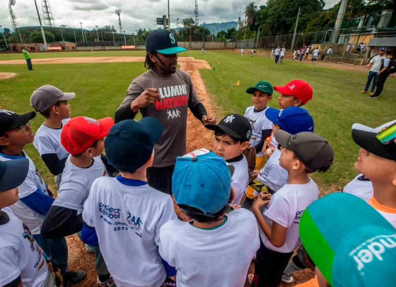 Desi Relaford y los jugadores