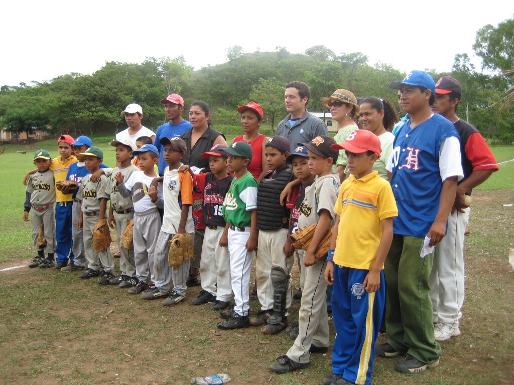 Project Béisbol  Empowering underserved youth in Latin America through  baseball and softball
